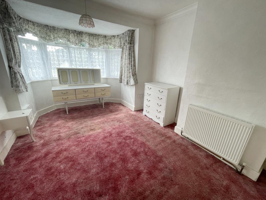 Lot: 140 - SEMI-DETACHED HOUSE FOR IMPROVEMENT - bedroom